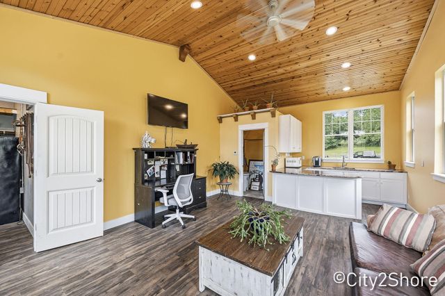 604 28th Avenue, Jamestown Twp, MI 49426