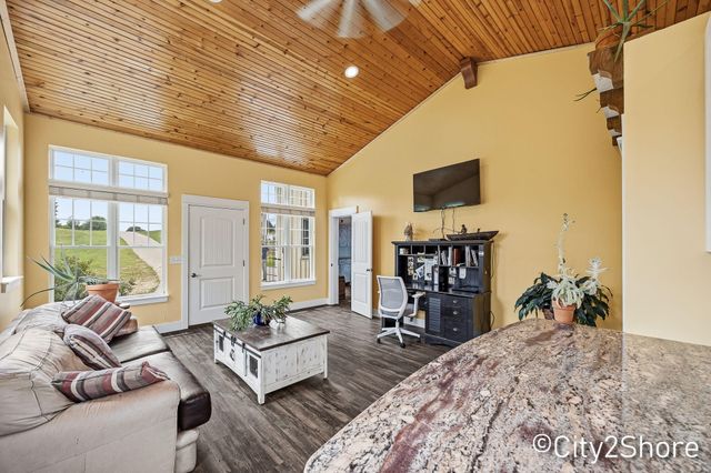 604 28th Avenue, Jamestown Twp, MI 49426
