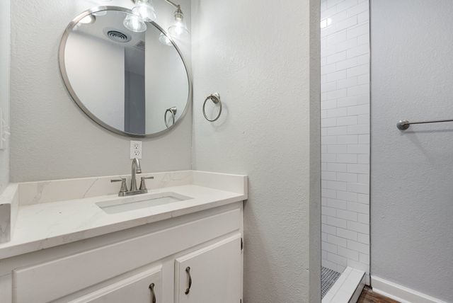 1906 N Main Street, Weatherford, TX 76085