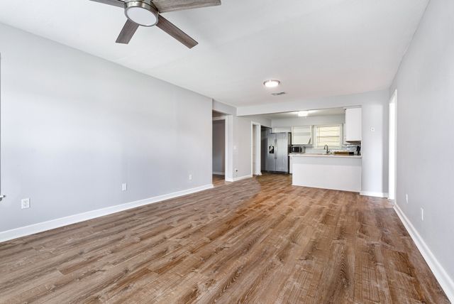 1906 N Main Street, Weatherford, TX 76085