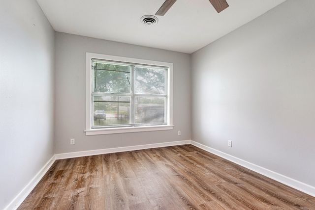 1906 N Main Street, Weatherford, TX 76085