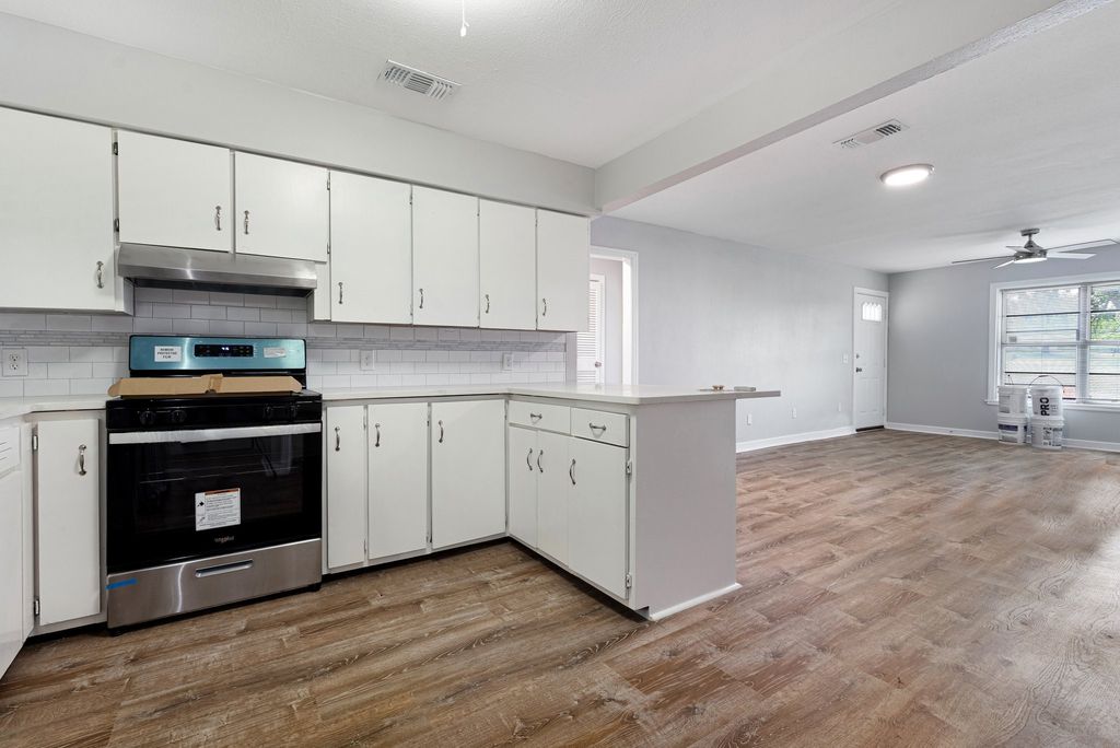 1906 N Main Street, Weatherford, TX 76085