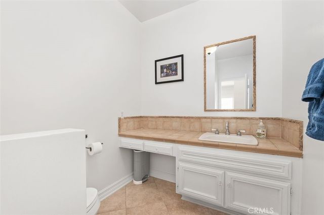 22241 Dardenne Street, Calabasas, CA 91302