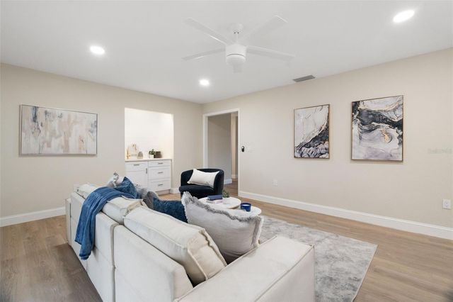 116 12TH AVENUE E, Bradenton, FL 34208