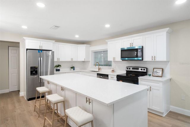 116 12TH AVENUE E, Bradenton, FL 34208