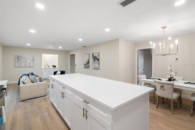 116 12TH AVENUE E, Bradenton, FL 34208