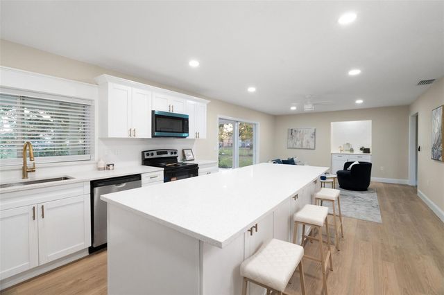 116 12TH AVENUE E, Bradenton, FL 34208