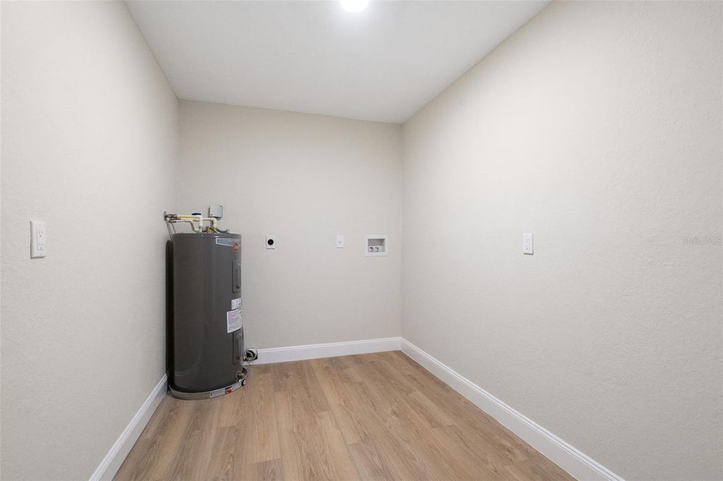 Image 33 of property listing at 116 12TH AVENUE E, Bradenton, FL 34208