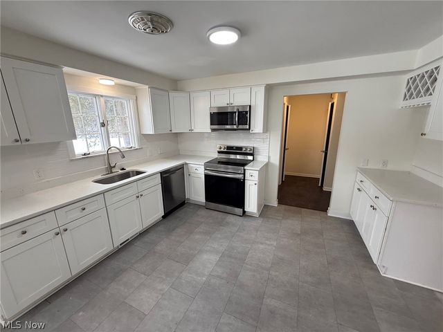 22350 S Woodland Road, Shaker Heights, OH 44122