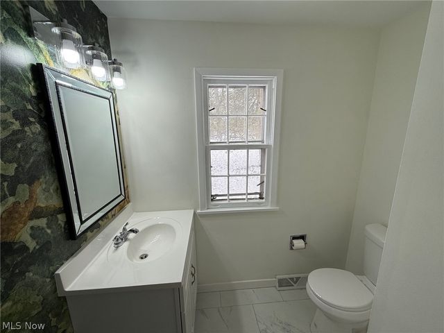 22350 S Woodland Road, Shaker Heights, OH 44122