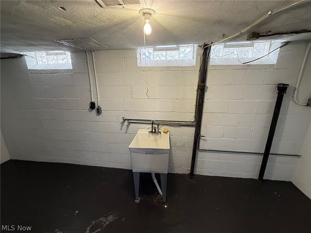 22350 S Woodland Road, Shaker Heights, OH 44122