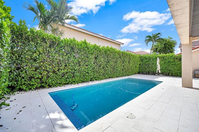 10877 SW 152nd Place, Miami, FL 33196