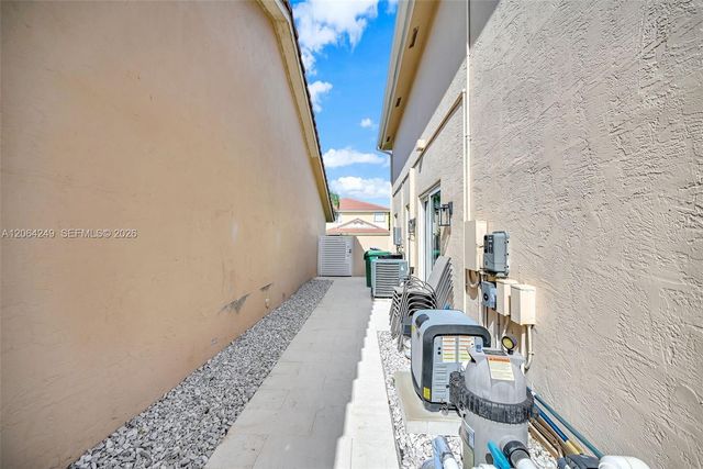 10877 SW 152nd Place, Miami, FL 33196