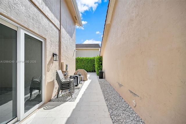 10877 SW 152nd Place, Miami, FL 33196