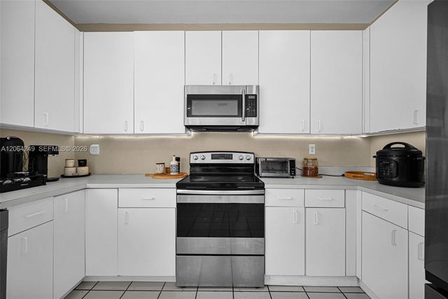 10877 SW 152nd Place, Miami, FL 33196