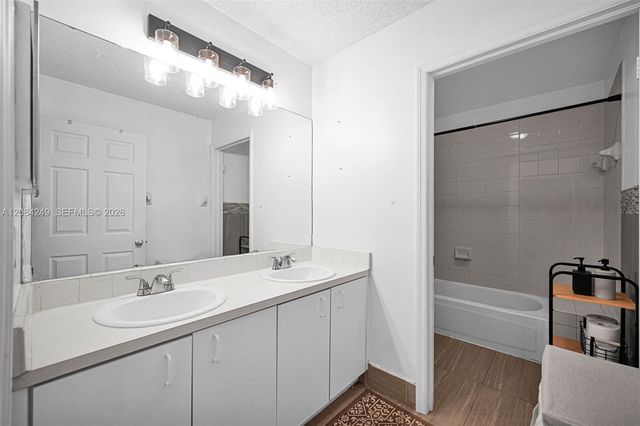 10877 SW 152nd Place, Miami, FL 33196