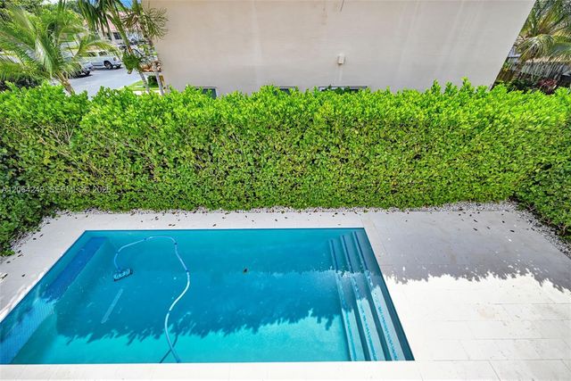 10877 SW 152nd Place, Miami, FL 33196