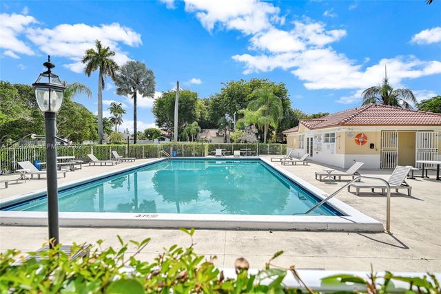 10877 SW 152nd Place, Miami, FL 33196