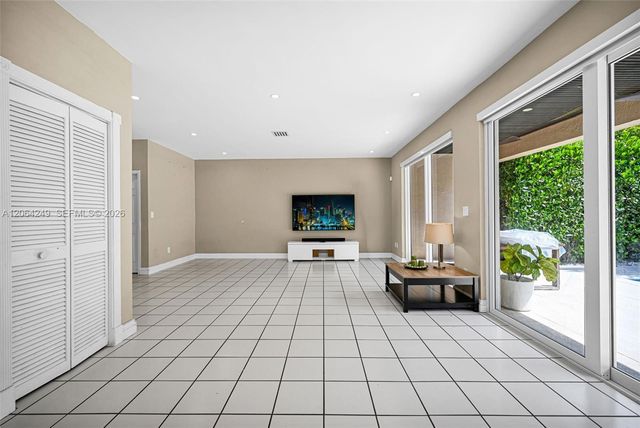 10877 SW 152nd Place, Miami, FL 33196