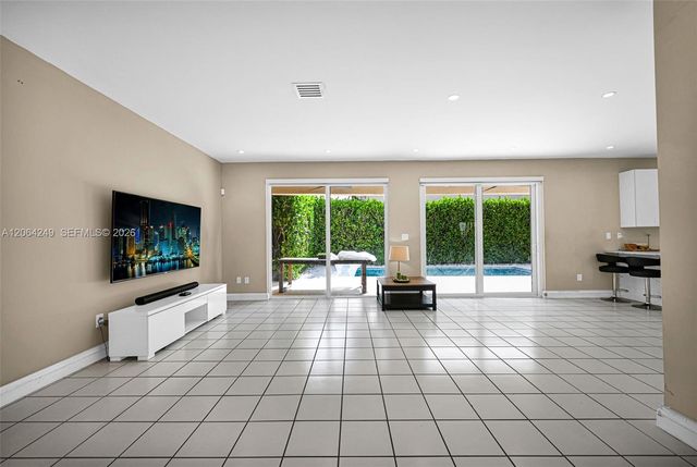 10877 SW 152nd Place, Miami, FL 33196