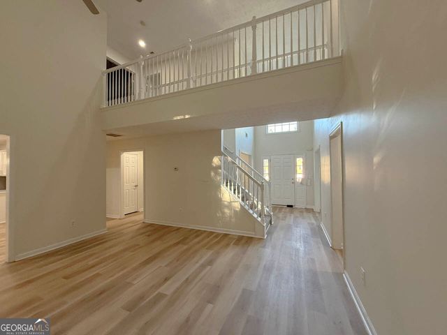 6681 Point Of Woods Drive, Stone Mountain, GA 30087
