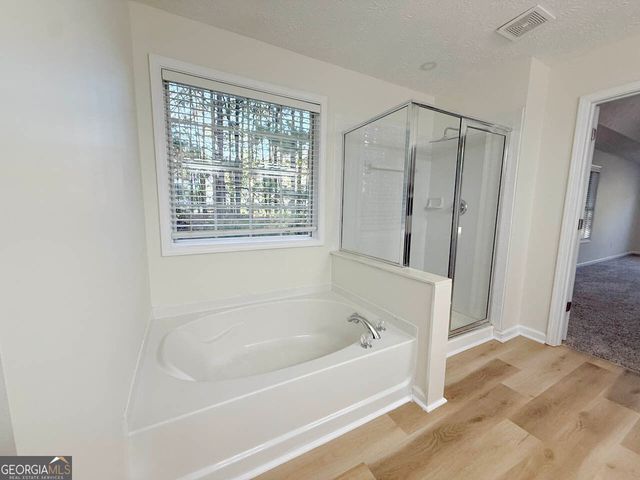 6681 Point Of Woods Drive, Stone Mountain, GA 30087