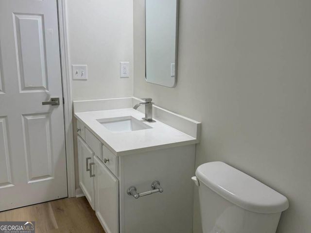 6681 Point Of Woods Drive, Stone Mountain, GA 30087