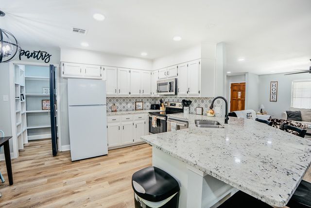 364 Melrose Drive, Woodway, TX 76712