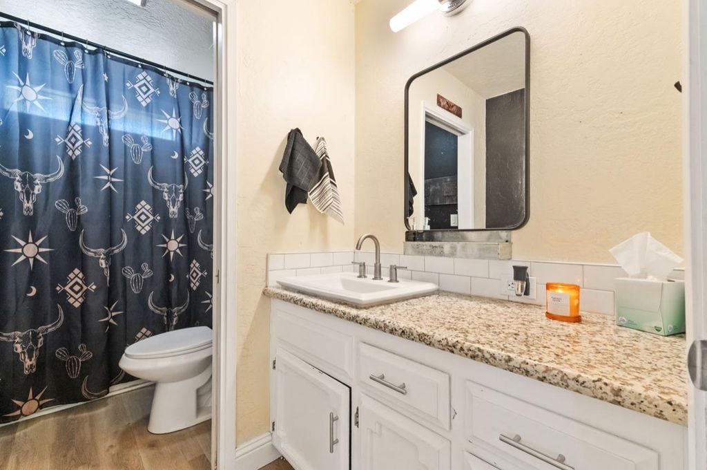 Image 10 of property listing at 8289 E Mckinley Avenue, Fresno, CA 93737