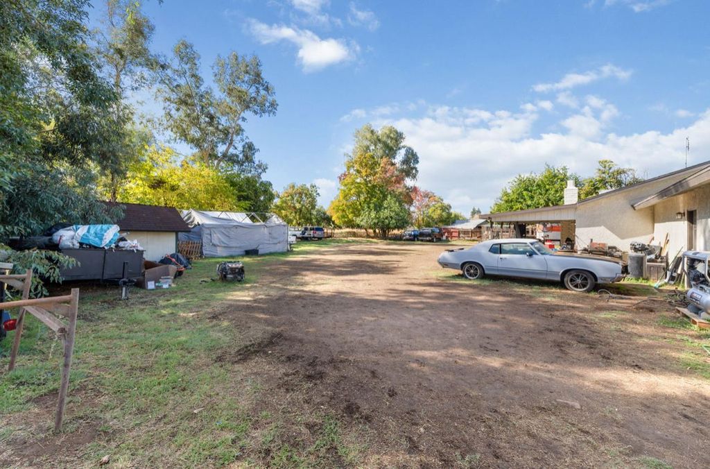 Image 16 of property listing at 8289 E Mckinley Avenue, Fresno, CA 93737