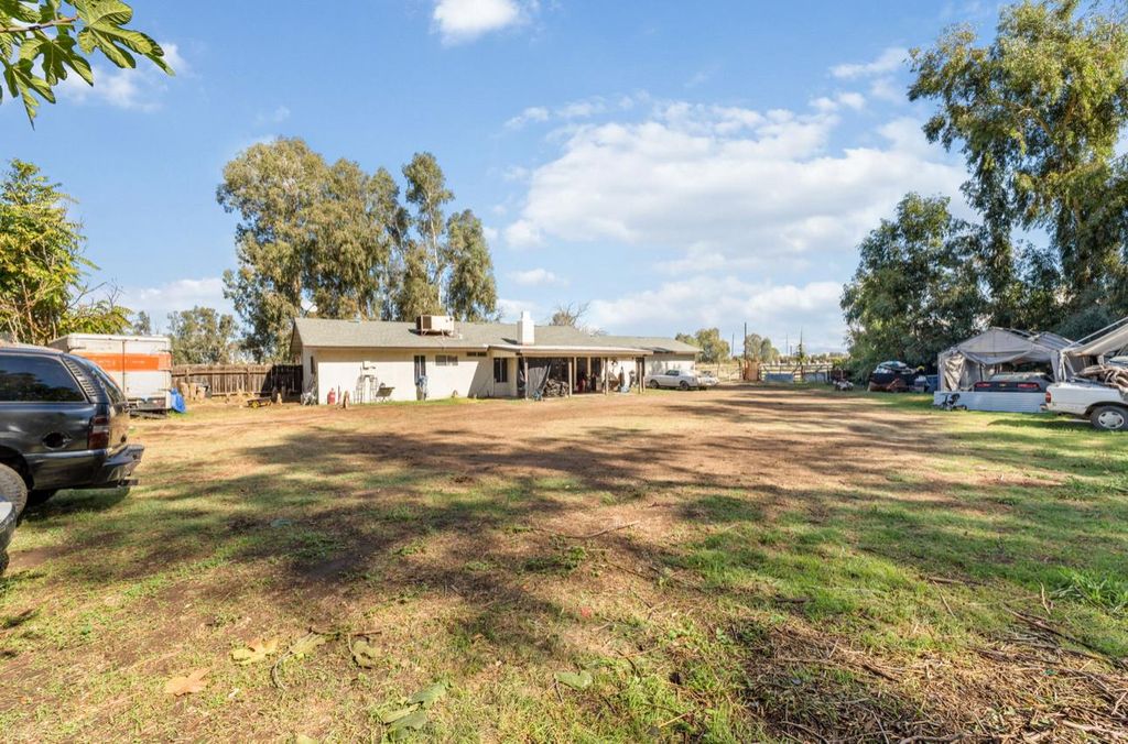 Image 18 of property listing at 8289 E Mckinley Avenue, Fresno, CA 93737