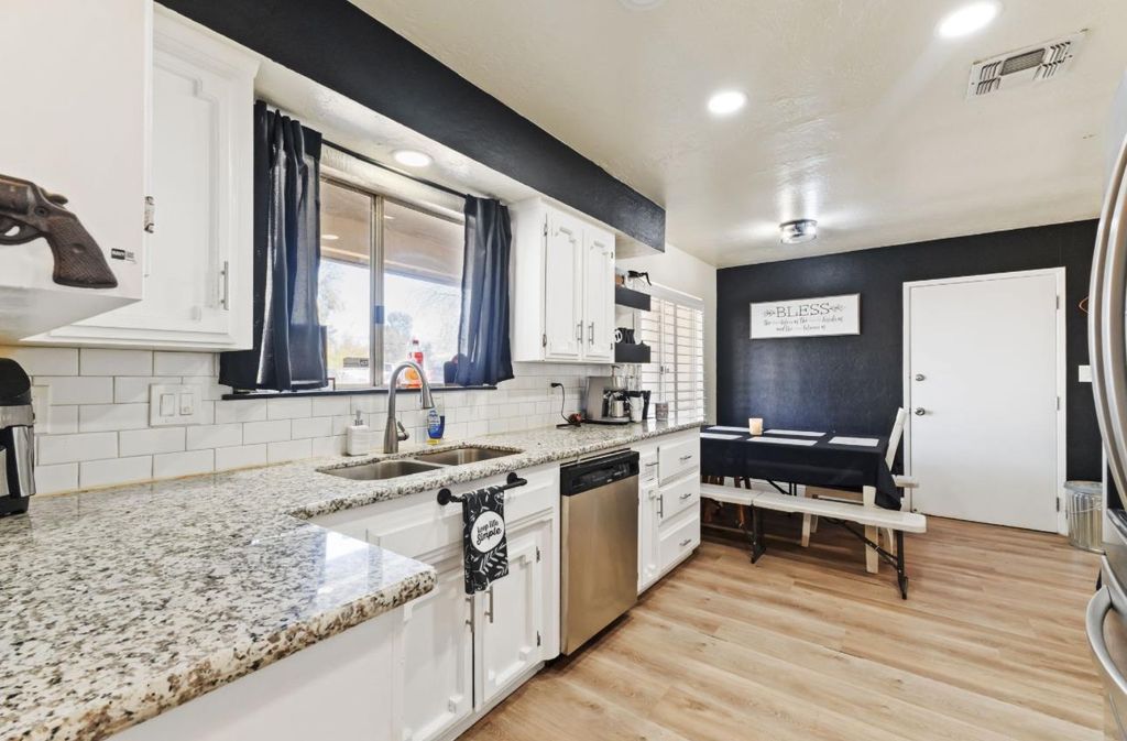 Image 2 of property listing at 8289 E Mckinley Avenue, Fresno, CA 93737