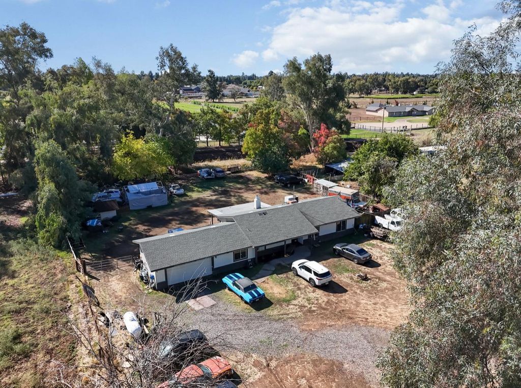 Image 20 of property listing at 8289 E Mckinley Avenue, Fresno, CA 93737