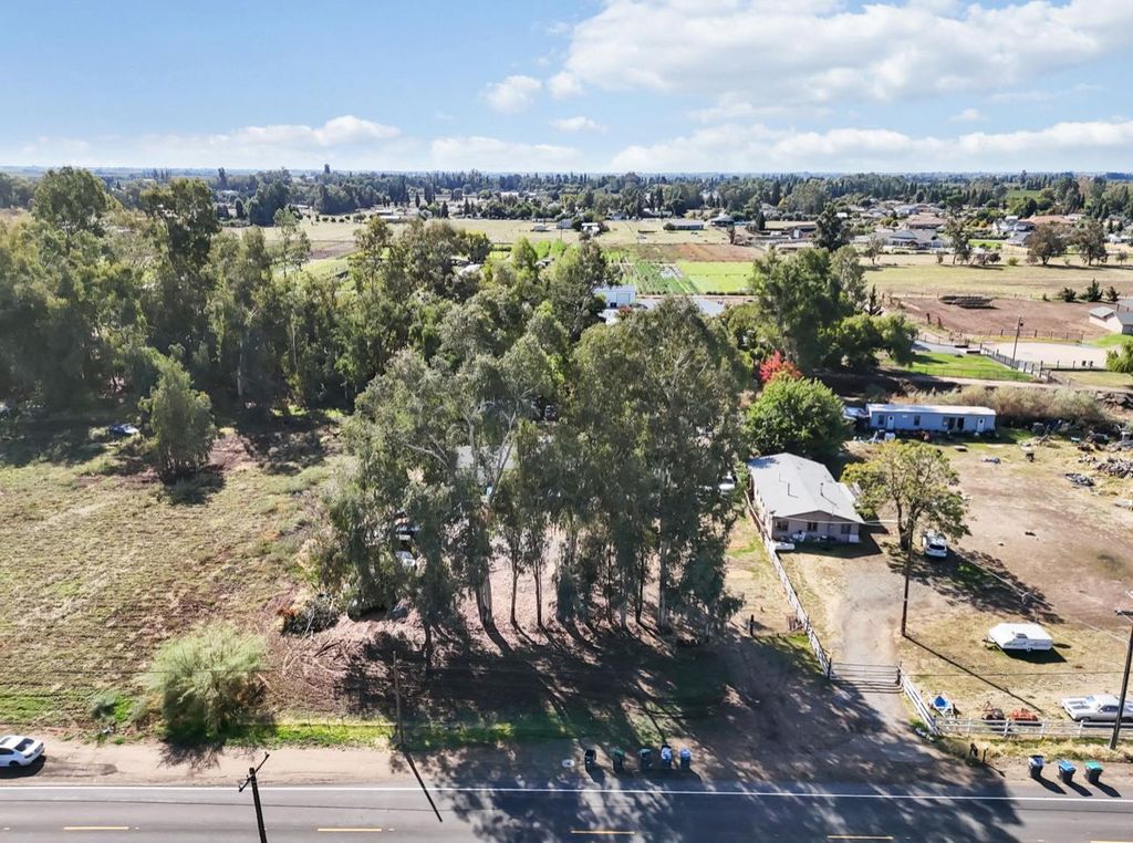 Image 21 of property listing at 8289 E Mckinley Avenue, Fresno, CA 93737