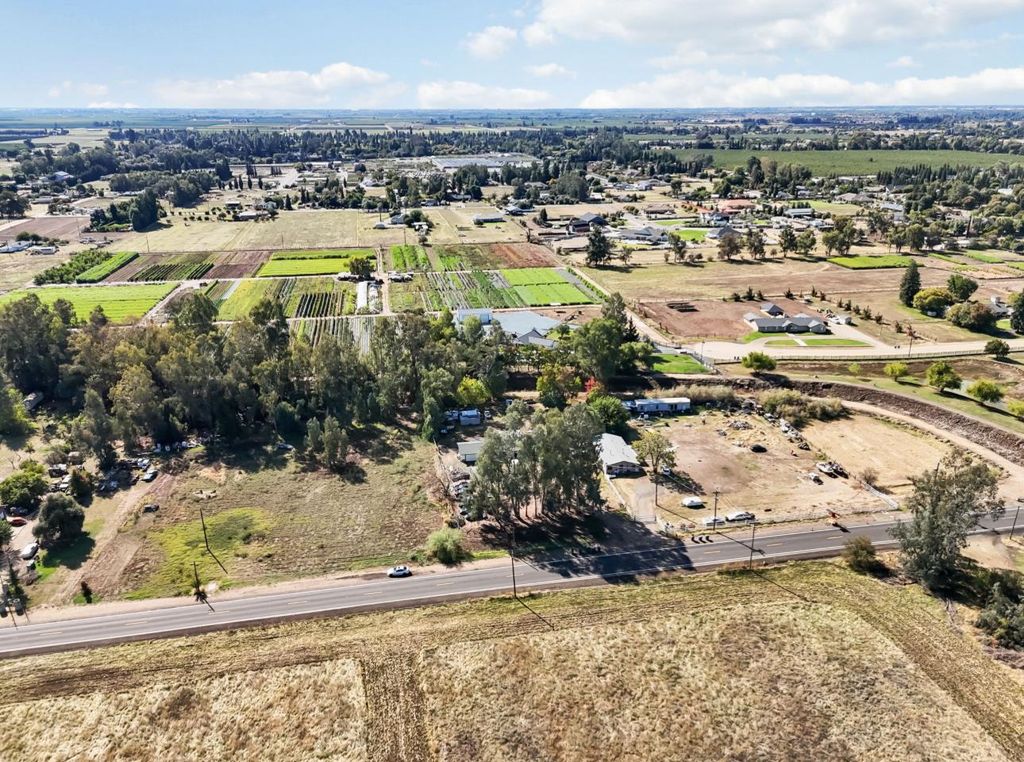 Image 23 of property listing at 8289 E Mckinley Avenue, Fresno, CA 93737