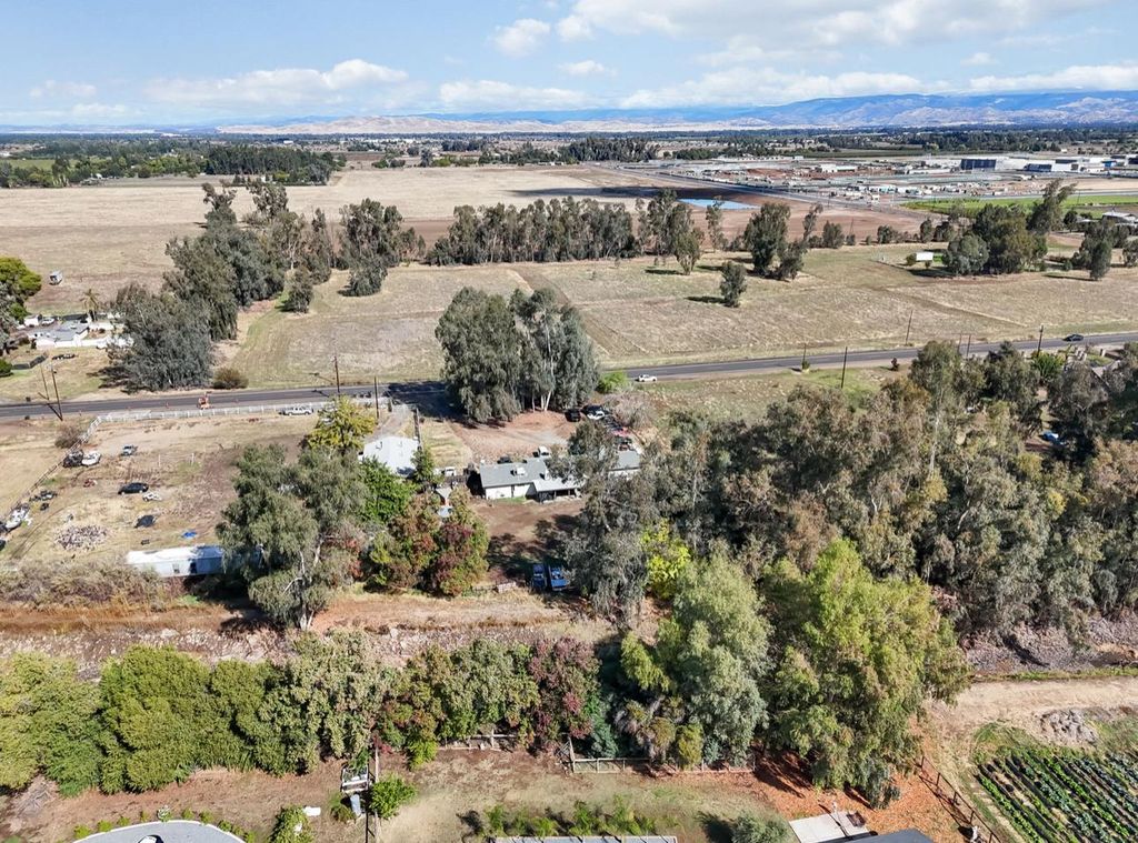 Image 24 of property listing at 8289 E Mckinley Avenue, Fresno, CA 93737