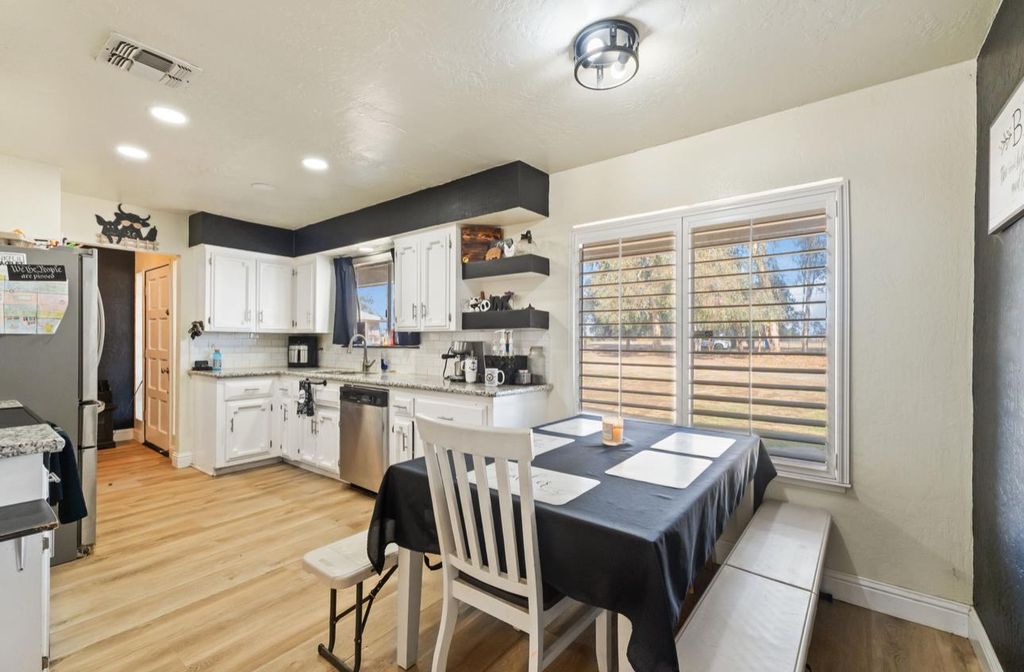 Image 6 of property listing at 8289 E Mckinley Avenue, Fresno, CA 93737