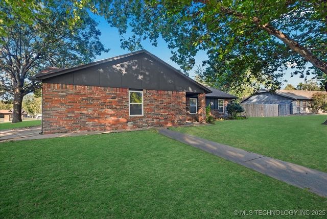 704 N Zenith Avenue, Tulsa, OK 74127