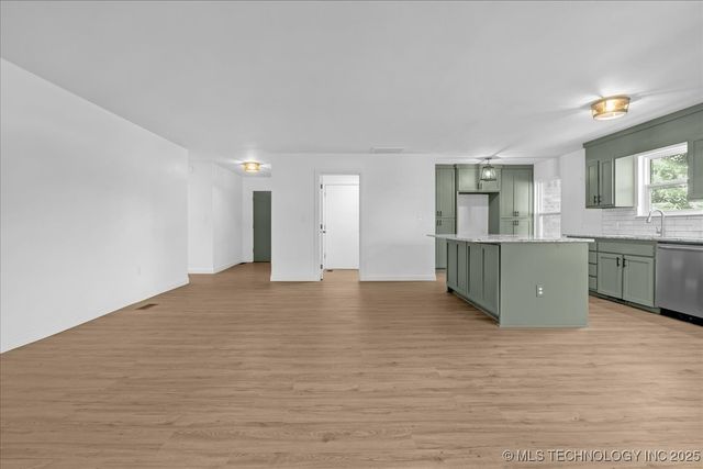 704 N Zenith Avenue, Tulsa, OK 74127