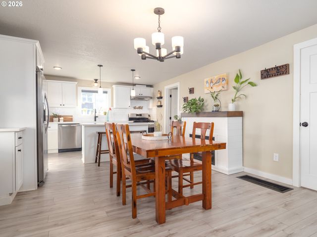 1220 10TH St, Oregon City, OR 97045