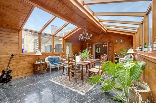 1321 Highland Meadows, Flint, MI 48532