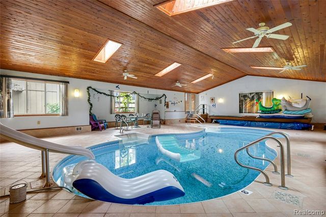 1321 Highland Meadows, Flint, MI 48532