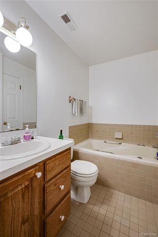 1321 Highland Meadows, Flint, MI 48532