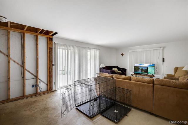 1321 Highland Meadows, Flint, MI 48532