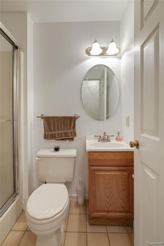 1321 Highland Meadows, Flint, MI 48532