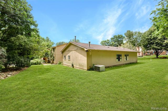 1321 Highland Meadows, Flint, MI 48532