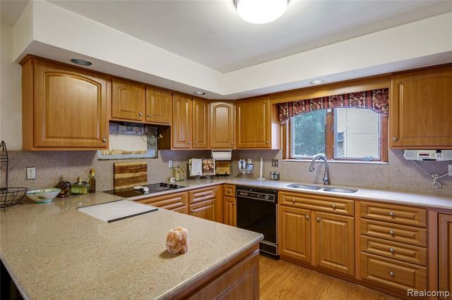 1321 Highland Meadows, Flint, MI 48532