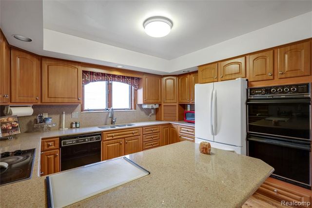 1321 Highland Meadows, Flint, MI 48532