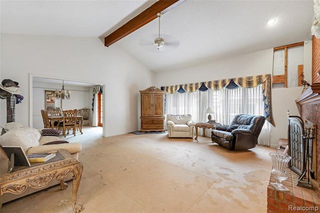 1321 Highland Meadows, Flint, MI 48532