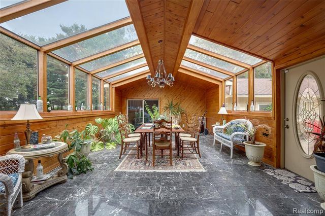 1321 Highland Meadows, Flint, MI 48532